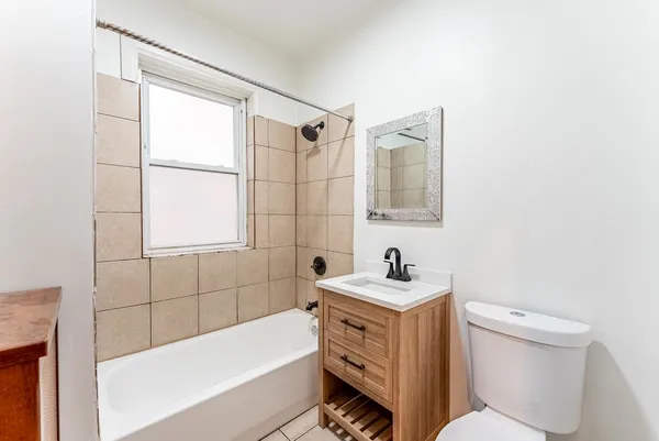 $1,650 | 4938 West Monroe Street, Unit 1, Chicago, IL 60644