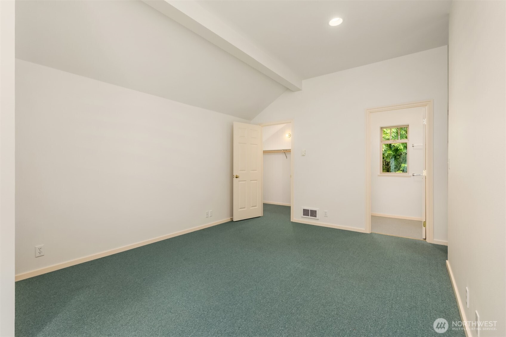 14864 Sivertson Road Northeast Bainbridge Island, WA 98110 - Photo 33 of 37