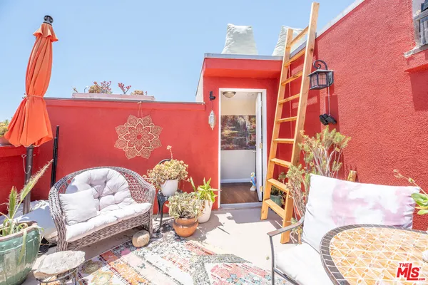 $4,450 | 5254 Corteen Place, Unit 10, Valley Village, CA 91607