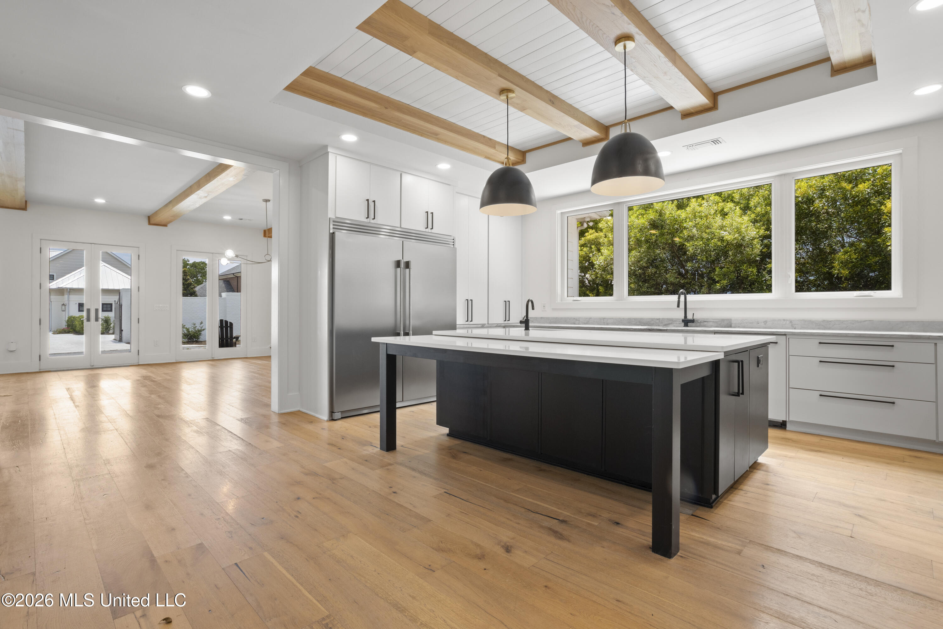 305 Beach Hill Road Ocean Springs, MS 39564 - Photo 3 of 63 Large Kitchen Island