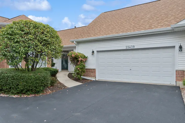 $349,900 | 21409 West Douglas Lane, Plainfield, IL 60544