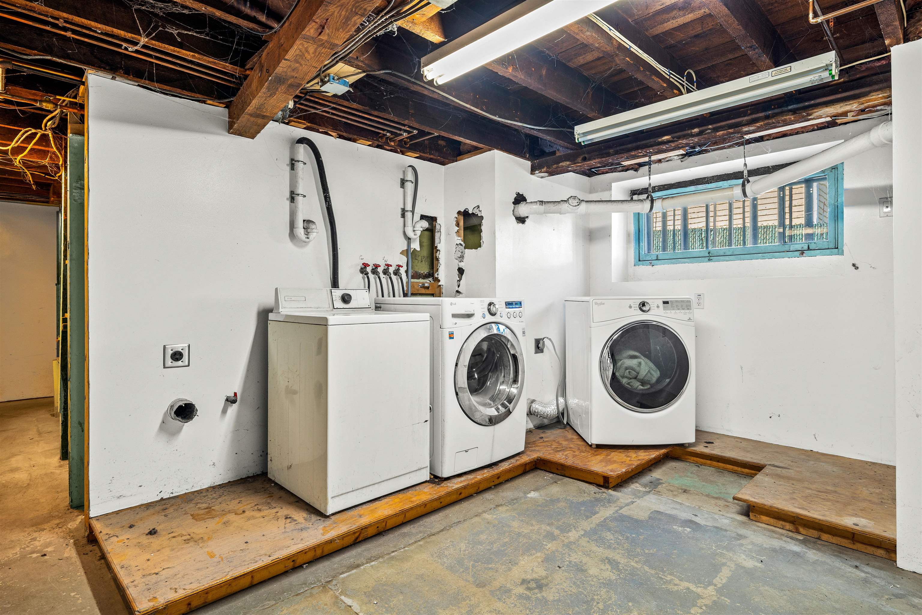 26 Reservoir Avenue Manchester, NH 03104 - Photo 13 of 24