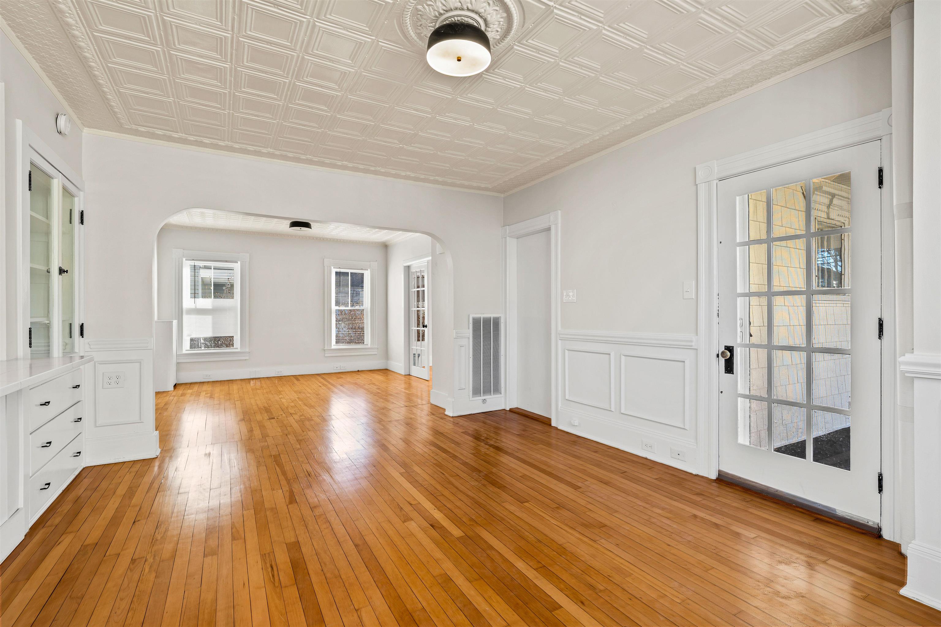 26 Reservoir Avenue Manchester, NH 03104 - Photo 3 of 24