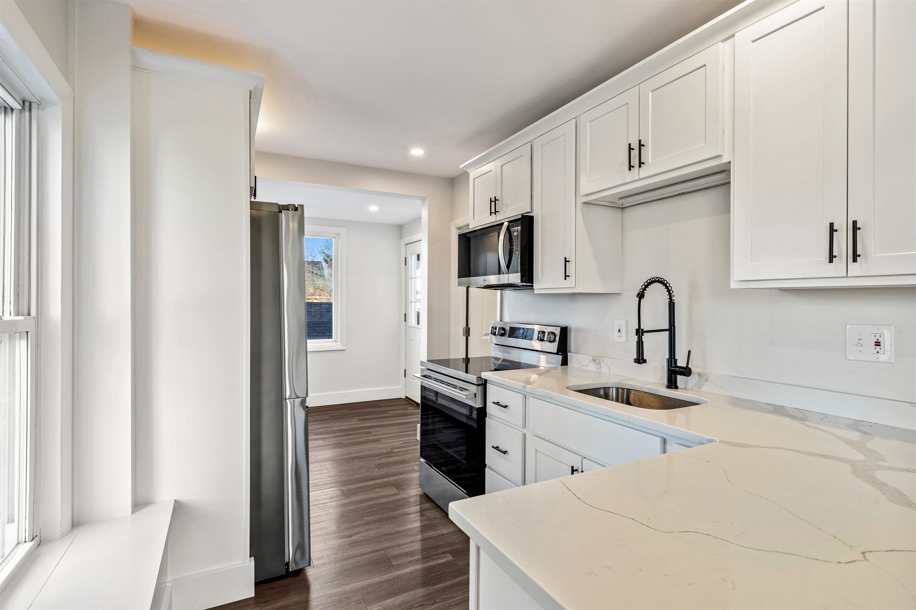 26 Reservoir Avenue Manchester, NH 03104 - Photo 4 of 24