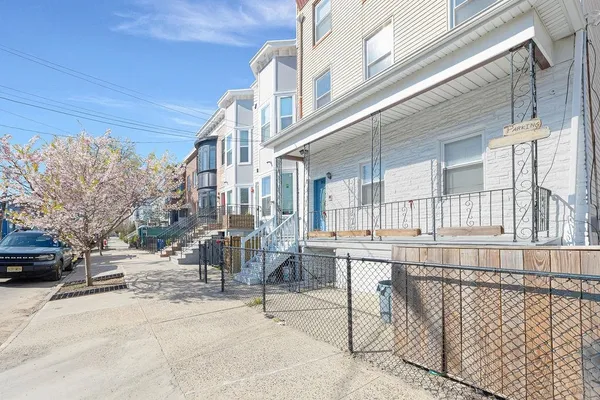 $3,200 | 80 Ferry Street, Unit 2, Jersey City, NJ 07307