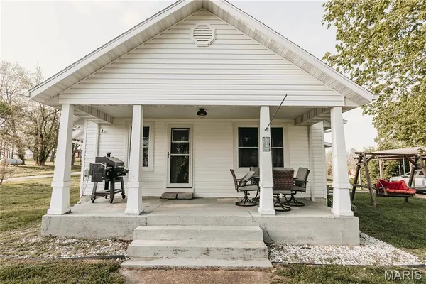 $160,000 | 614 10th Street, Vienna, MO 65582