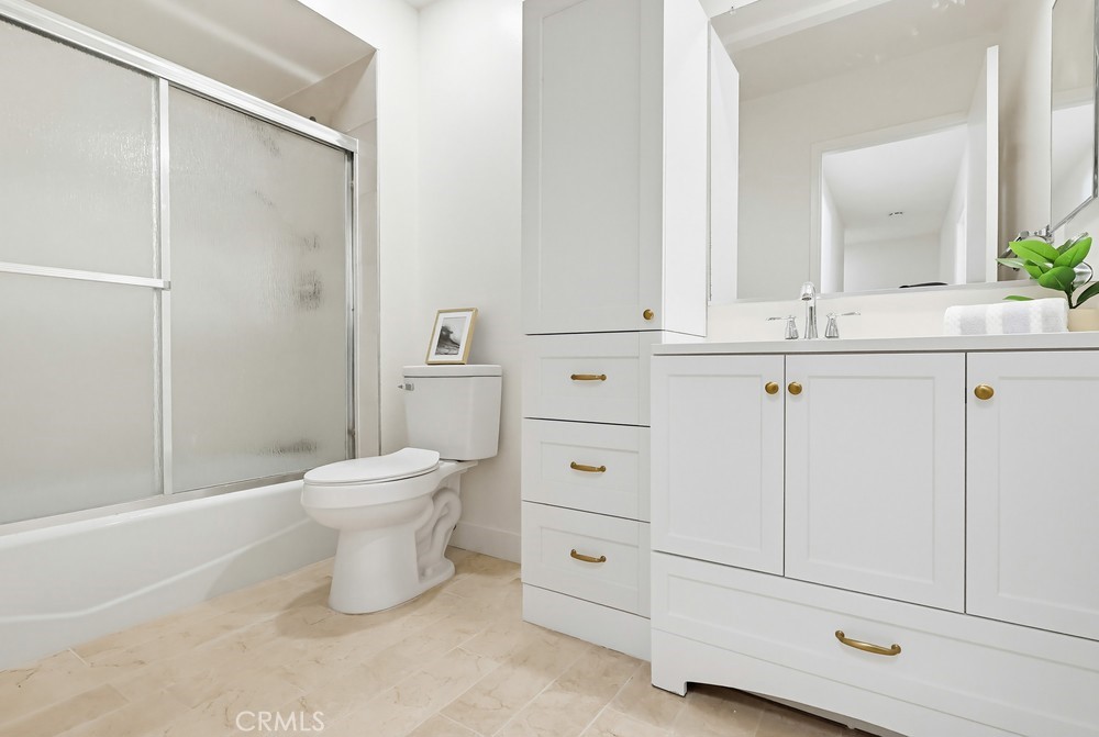 27914 Ridgebluff Court Rancho Palos Verdes, CA 90275 - Photo 29 of 37 Hallway bathroom