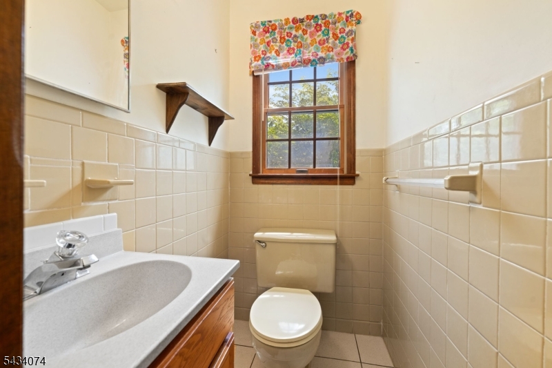 42 Higginsville Road Neshanic Station, NJ 08853 - Photo 16 of 33