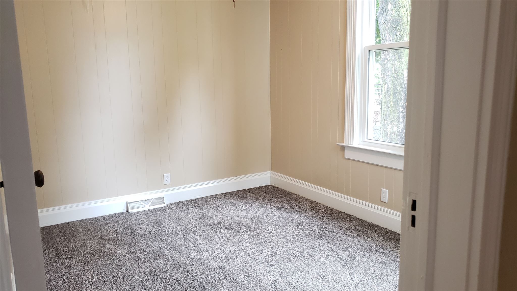 1306 Monroe Street Rochester, IN 46975 - Photo 13 of 16 Gallery Image 13