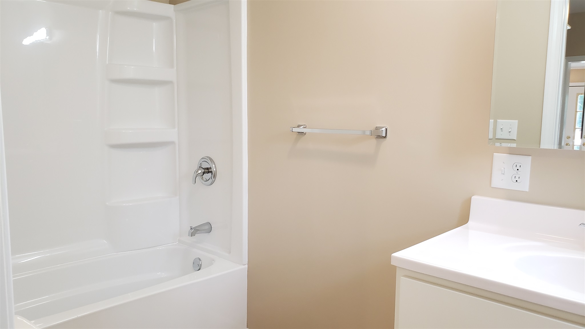 1306 Monroe Street Rochester, IN 46975 - Photo 4 of 16 Gallery Image 4