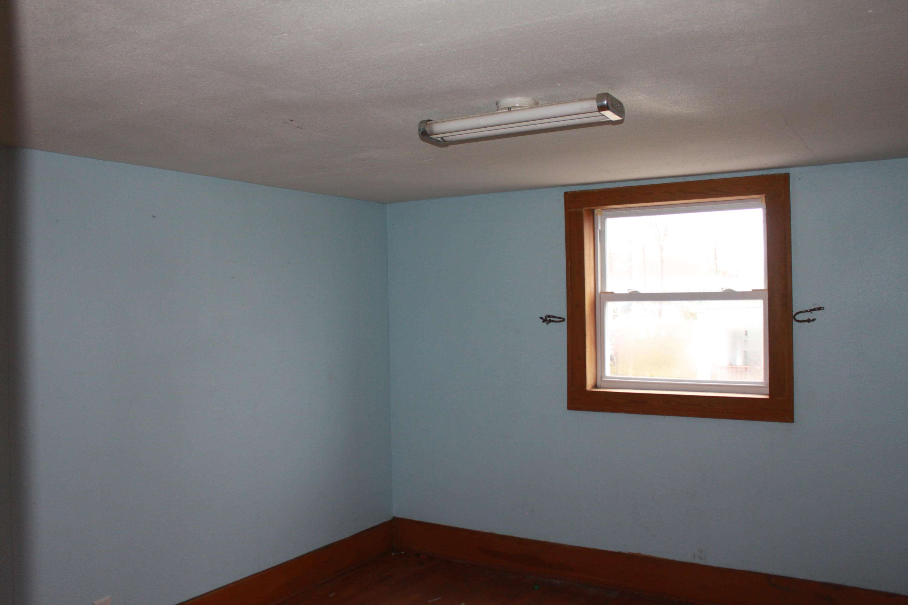 105 South Cross Street Oneida, TN 37841 - Photo 13 of 15 Upstairs bedroom