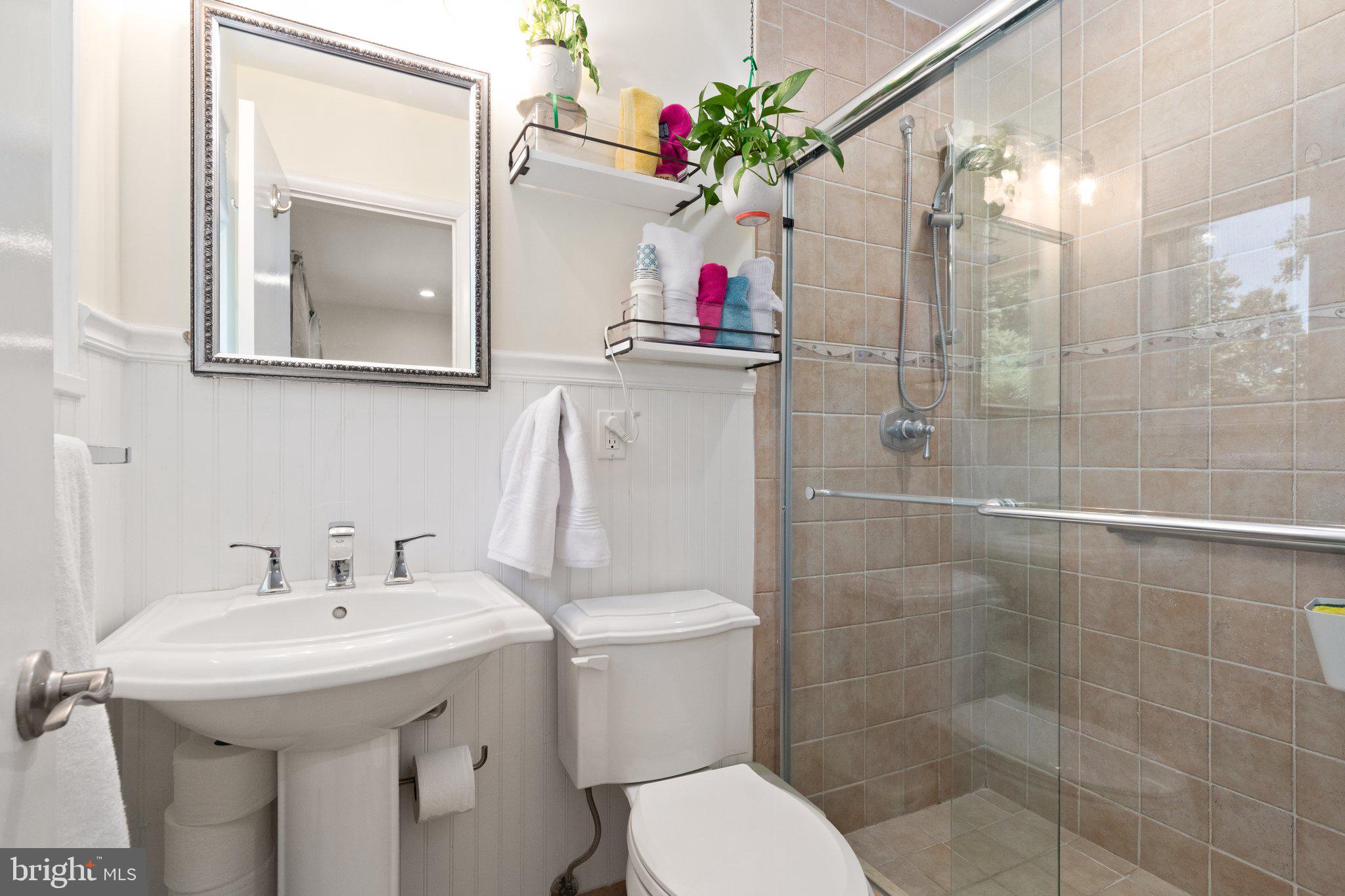 6501 Stoneham Road Bethesda, MD 20817 - Photo 20 of 43 Gallery Image 20