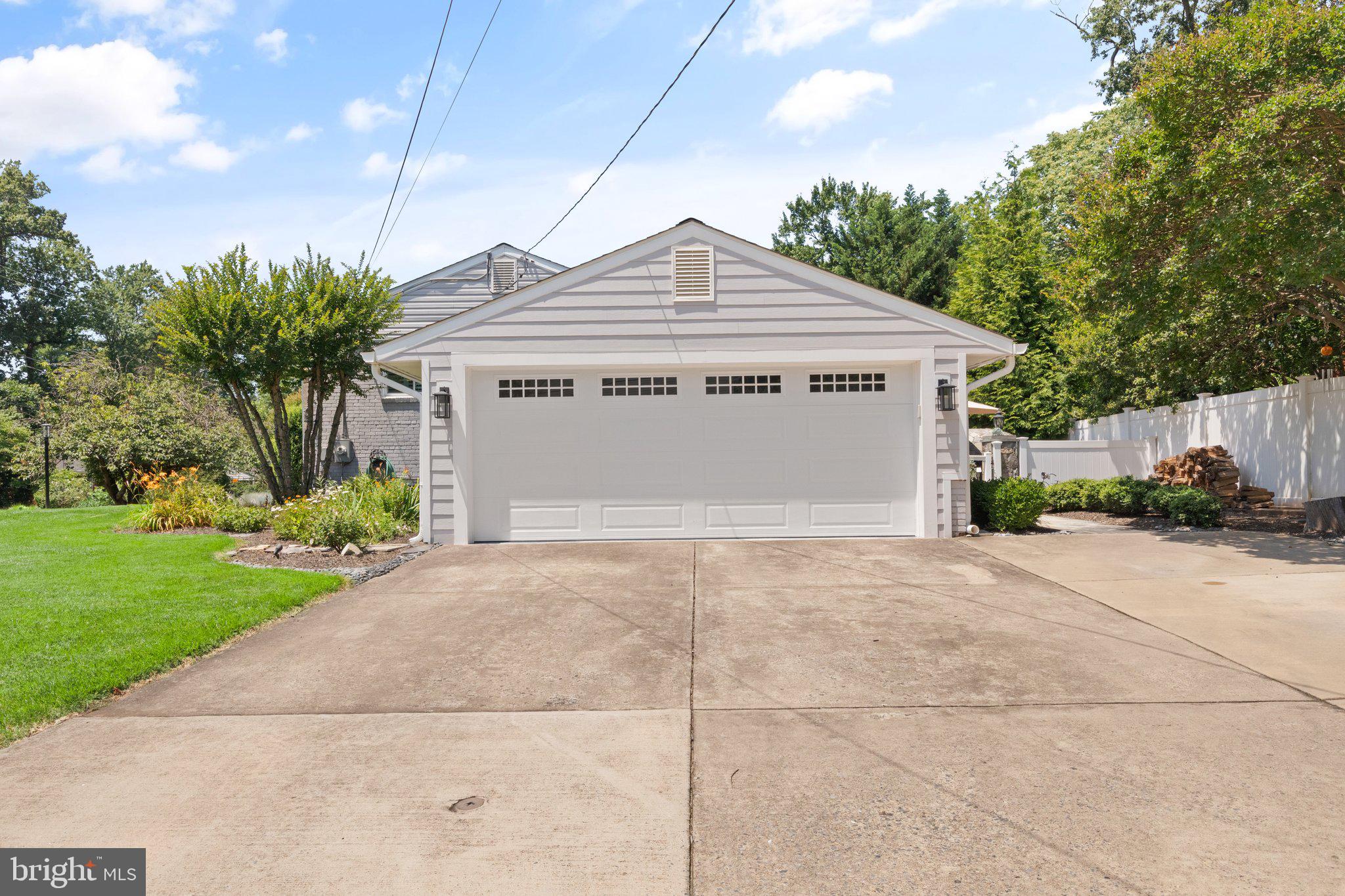 6501 Stoneham Road Bethesda, MD 20817 - Photo 3 of 43 Gallery Image 3