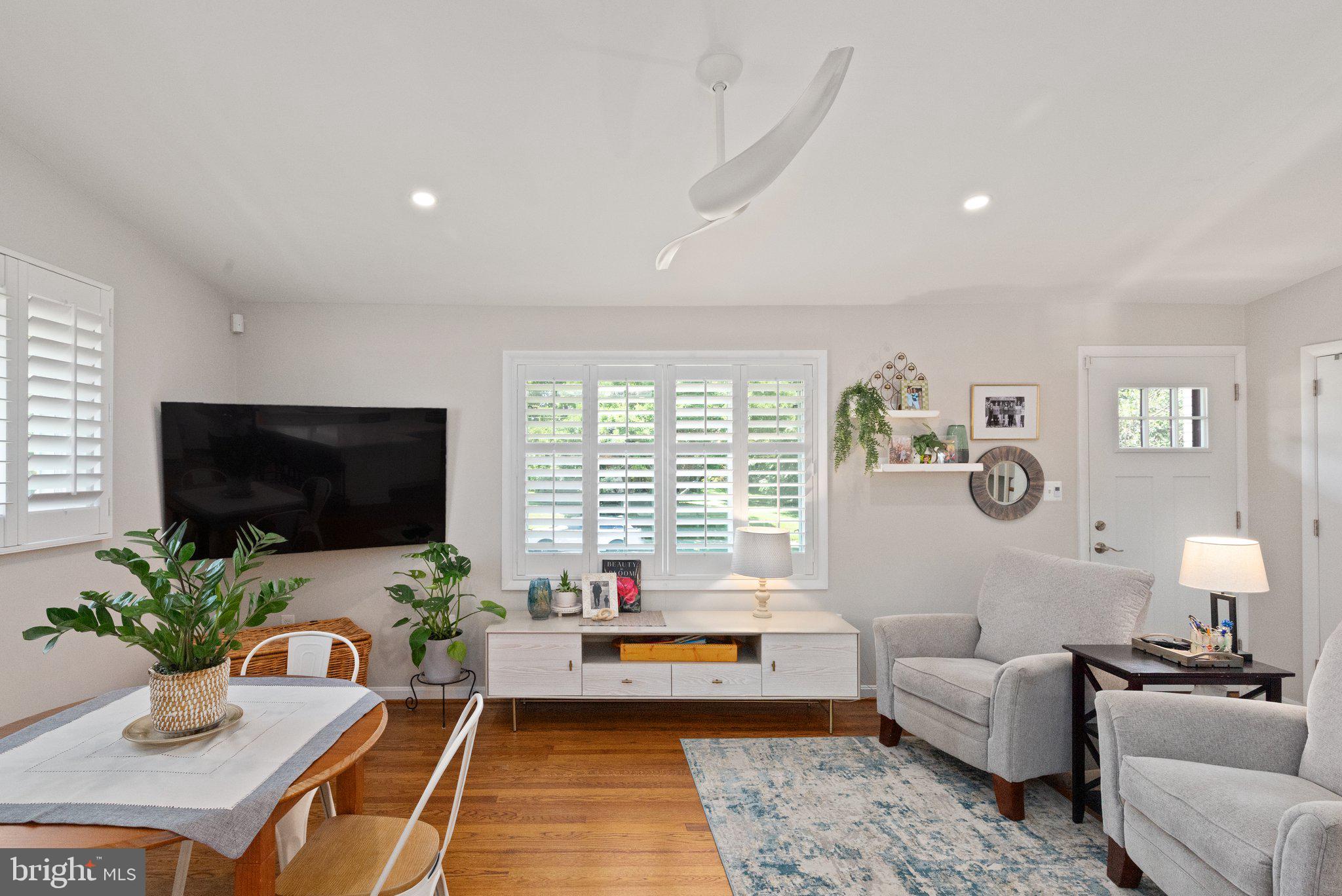 6501 Stoneham Road Bethesda, MD 20817 - Photo 5 of 43 Gallery Image 5