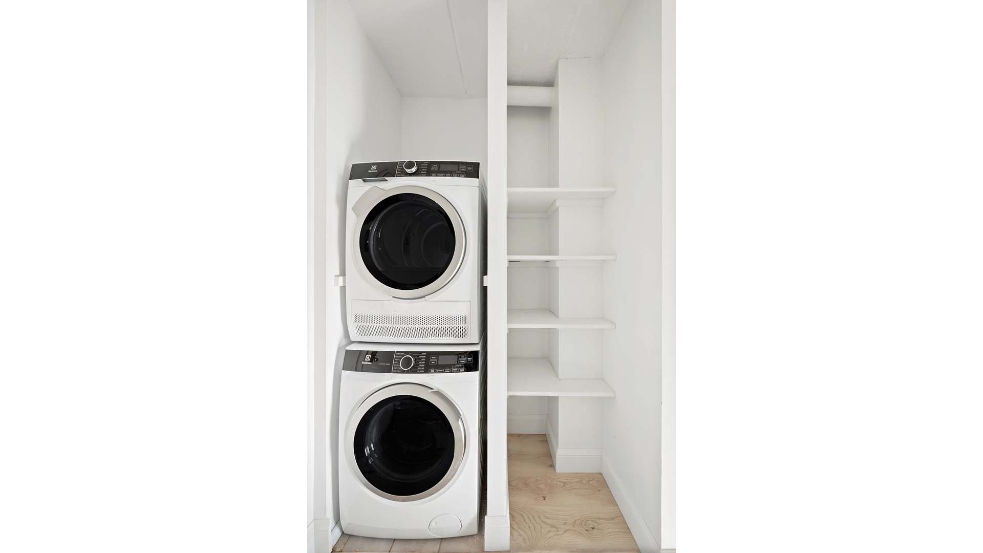 23-22 30th Road, Unit 3H Queens, NY 11102 - Photo 5 of 7 Gallery Image 5