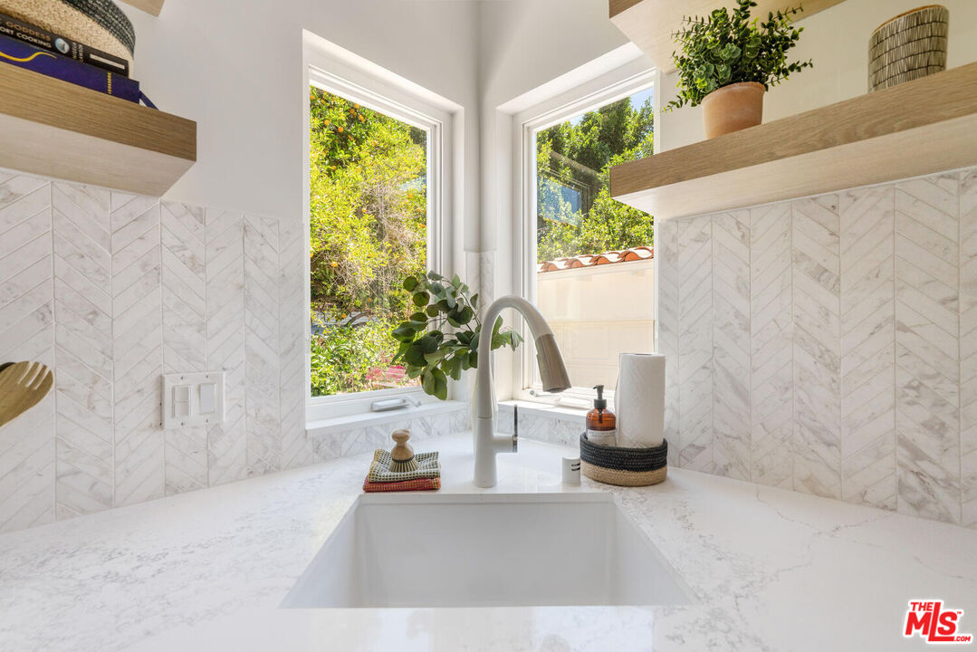 9044 Lloyd Place West Hollywood, CA 90069 - Photo 16 of 35 a living room with furniture and a potted plant