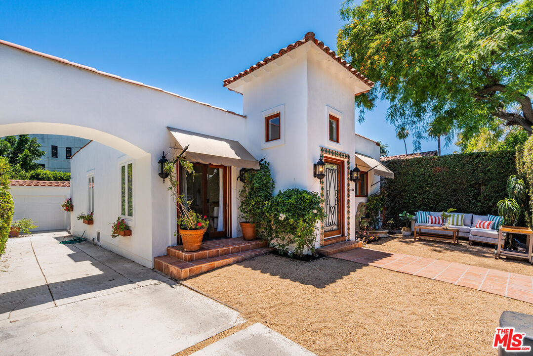 9044 Lloyd Place West Hollywood, CA 90069 - Photo 3 of 35 a view of the patio with sitting area