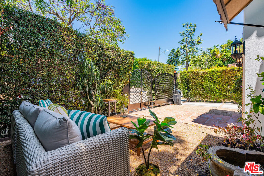 9044 Lloyd Place West Hollywood, CA 90069 - Photo 33 of 35 a view of balcony with furniture