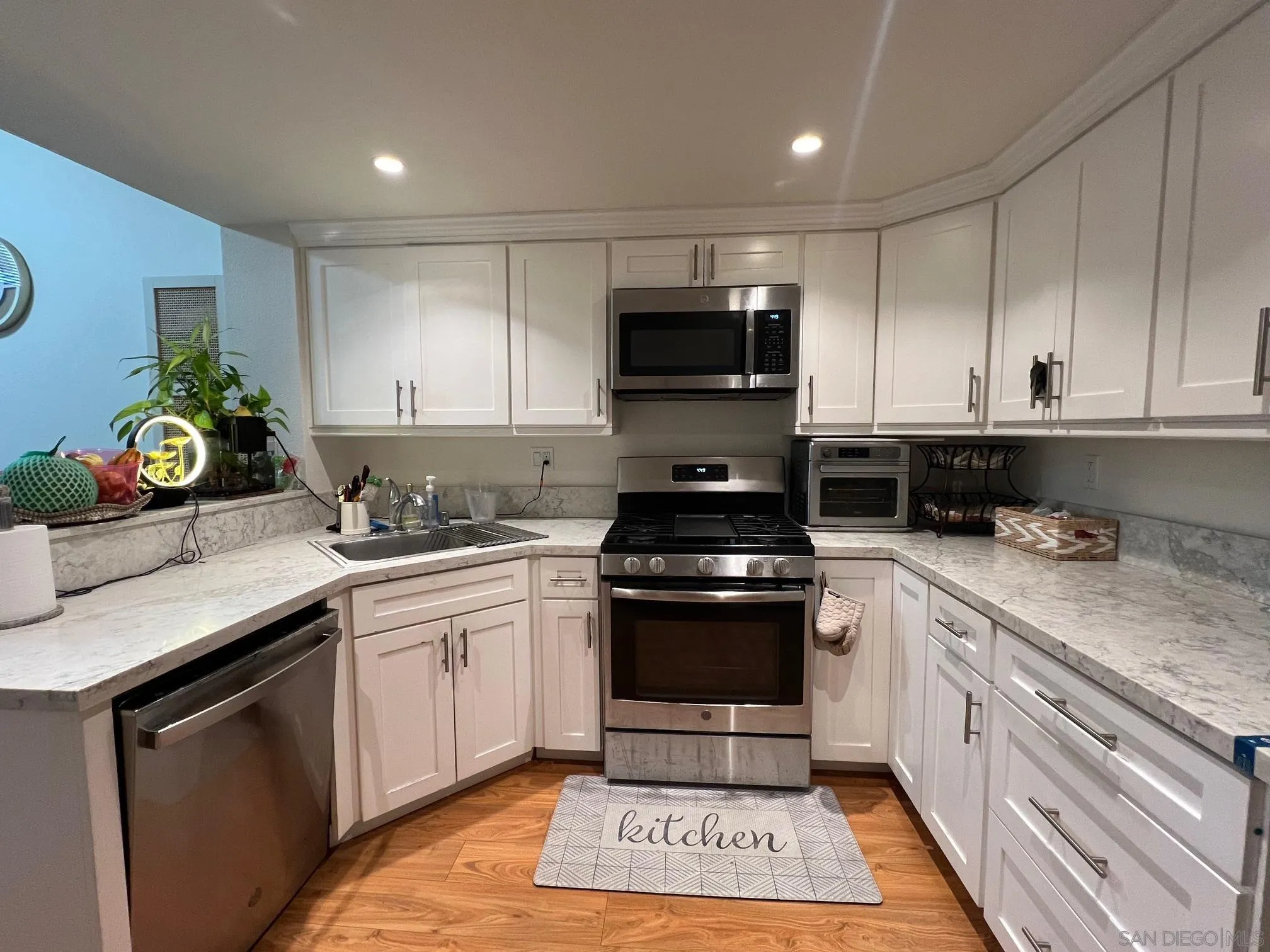 4035 Carmel View Road, Unit 114 San Diego, CA 92130 - Photo 3 of 17