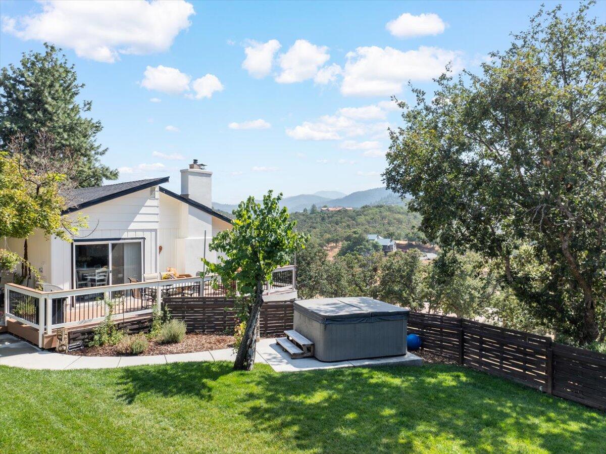 2304 Carpenter Hill Road Medford, OR 97501 - Photo 32 of 53 36