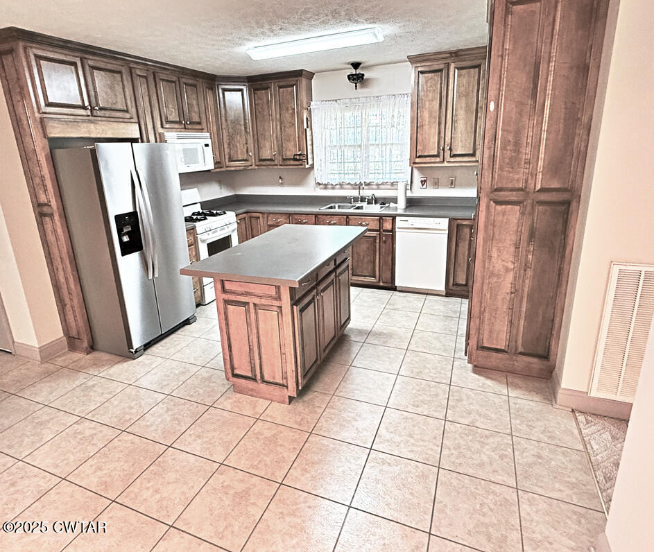 153 Timber Ridge Drive Lexington, TN 38351 - Photo 2 of 29 a kitchen with stainless steel appliances a stove a sink and a refrigerator