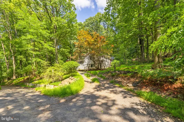 $368,000 | 247 Marsden Heights Road, Linden, VA 22642