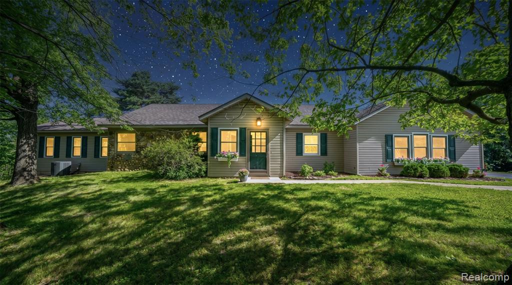 5370 Whipple Lake Road Clarkston, MI 48348 - Photo 2 of 51