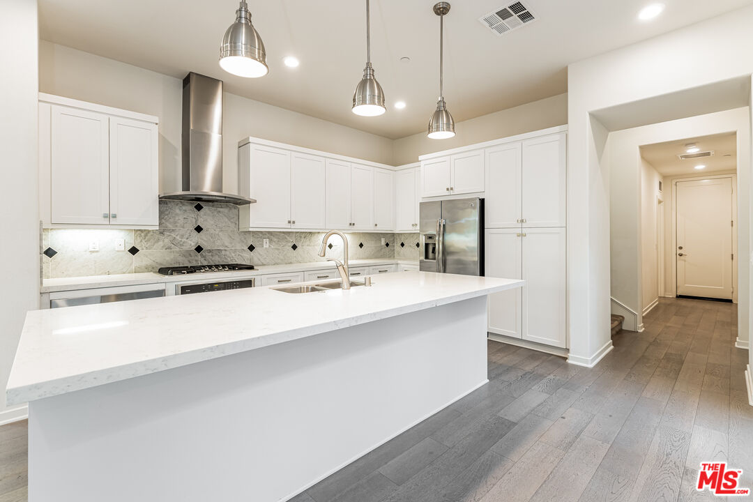 124 Stellar Irvine, CA 92618 - Photo 12 of 27