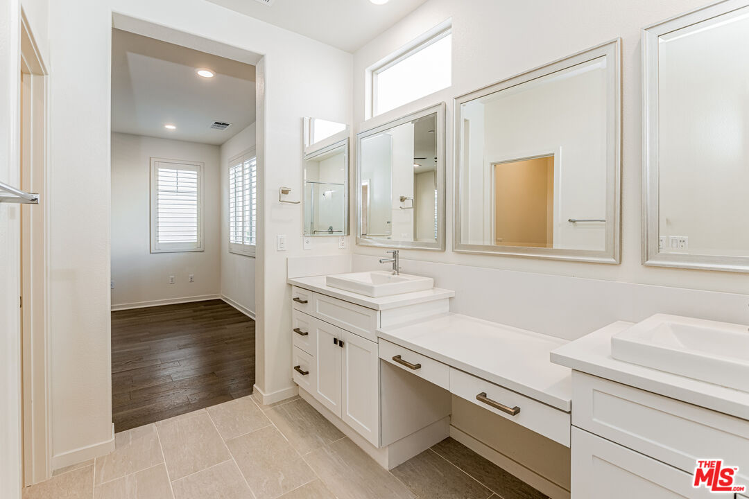 124 Stellar Irvine, CA 92618 - Photo 18 of 27