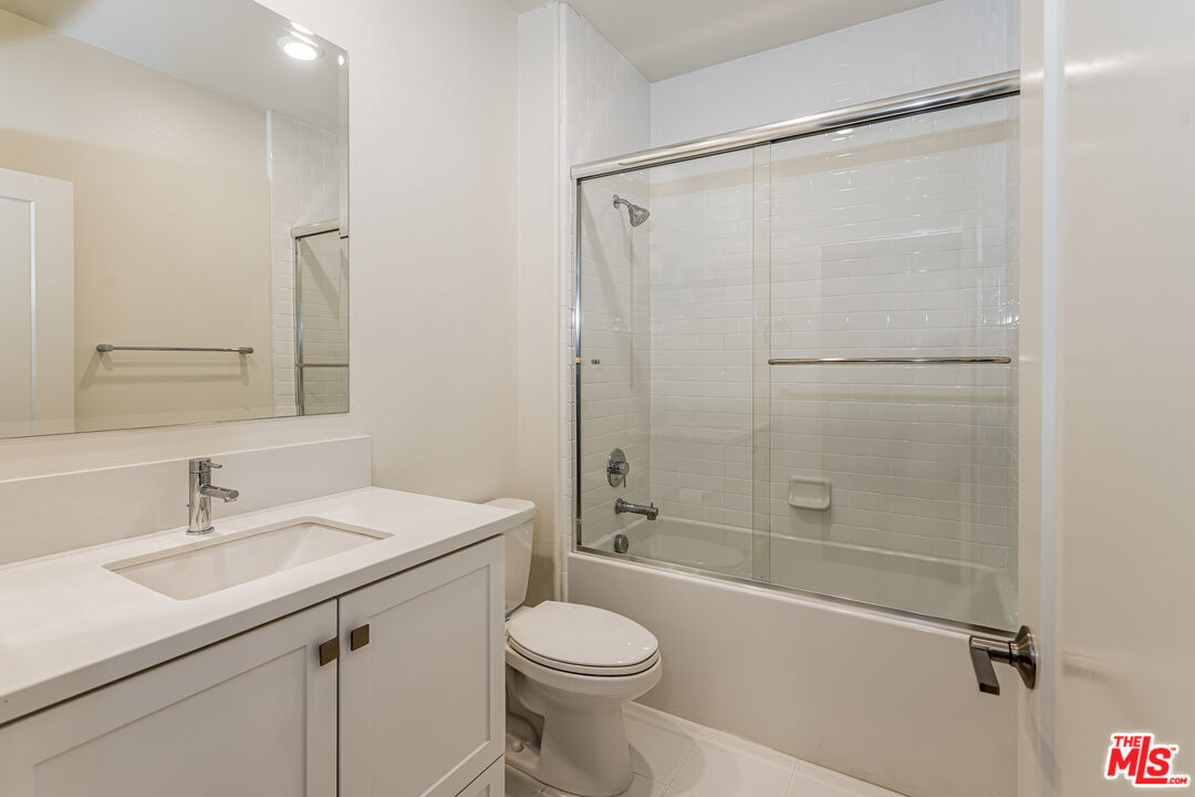 124 Stellar Irvine, CA 92618 - Photo 25 of 27