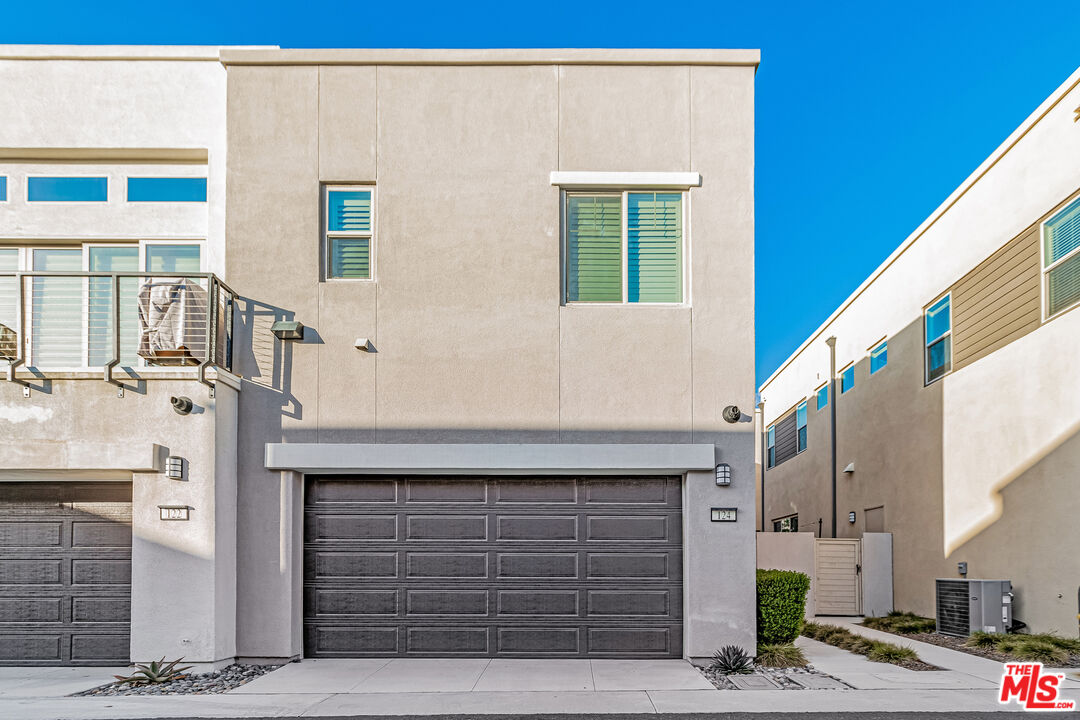 124 Stellar Irvine, CA 92618 - Photo 5 of 27