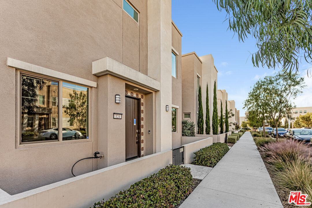 124 Stellar Irvine, CA 92618 - Photo 8 of 27