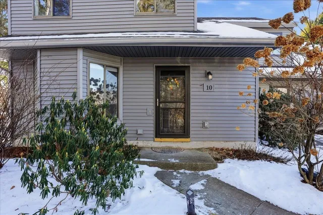 $389,000 | 10 Chelsea Circle, South Burlington, VT 05403