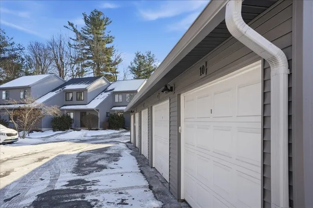 $389,000 | 10 Chelsea Circle, South Burlington, VT 05403
