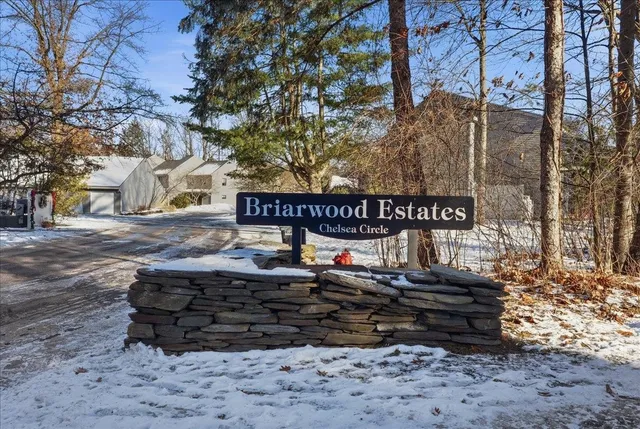 $389,000 | 10 Chelsea Circle, South Burlington, VT 05403