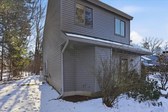 $389,000 | 10 Chelsea Circle, South Burlington, VT 05403