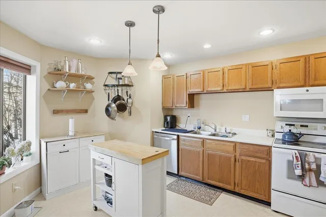 $389,000 | 10 Chelsea Circle, South Burlington, VT 05403