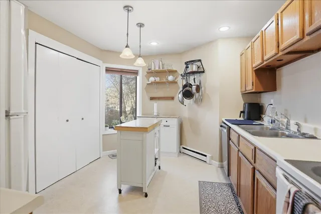 $389,000 | 10 Chelsea Circle, South Burlington, VT 05403