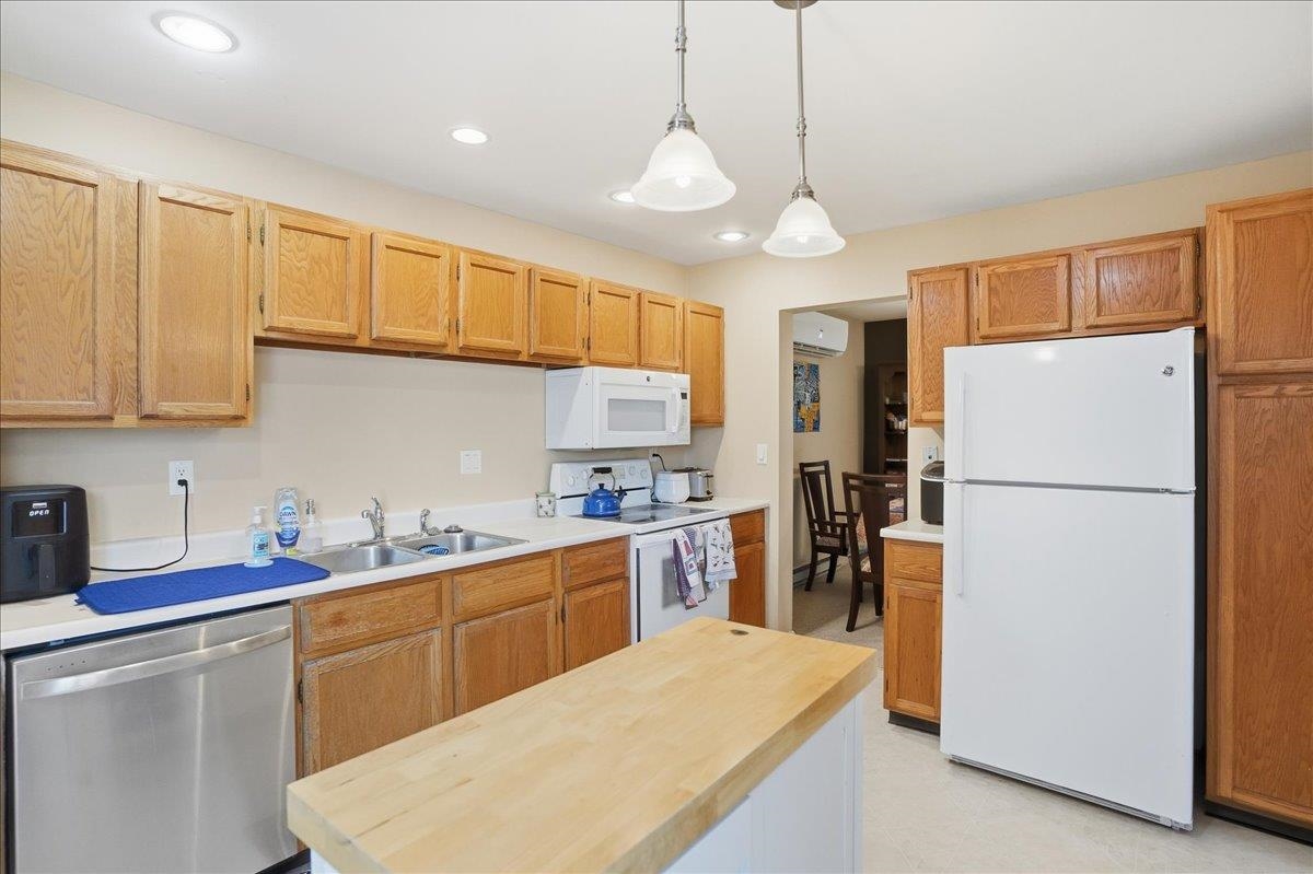 10 Chelsea Circle South Burlington, VT 05403 - Photo 6 of 40