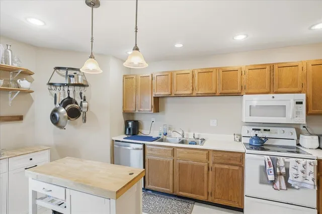 $389,000 | 10 Chelsea Circle, South Burlington, VT 05403