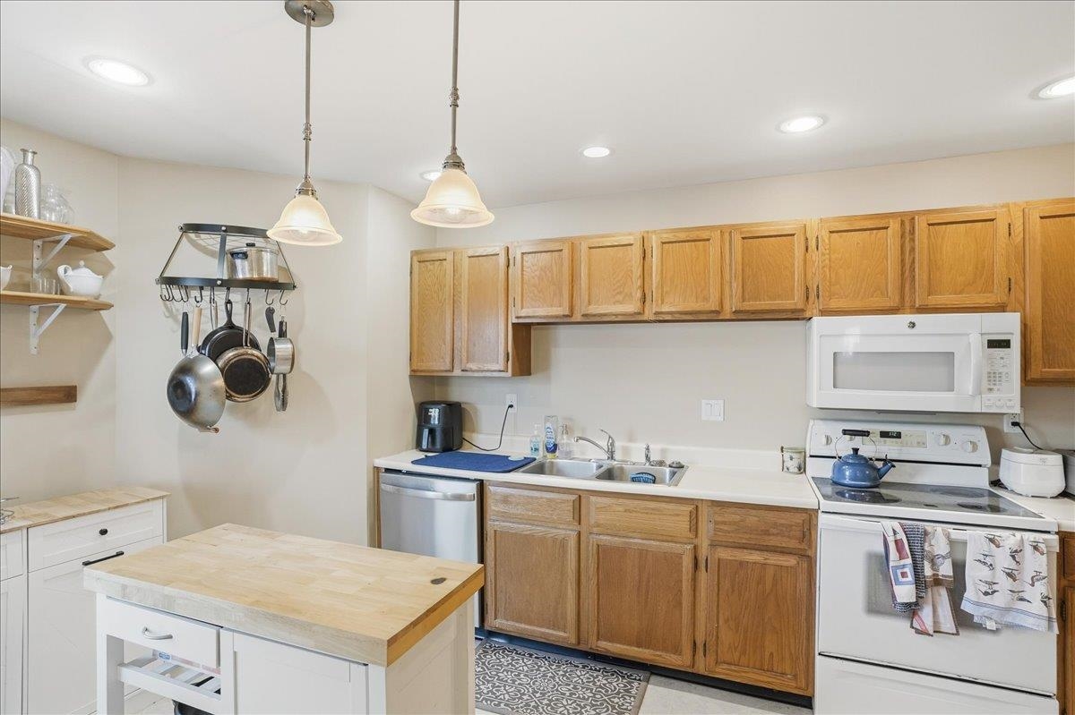 10 Chelsea Circle South Burlington, VT 05403 - Photo 8 of 40