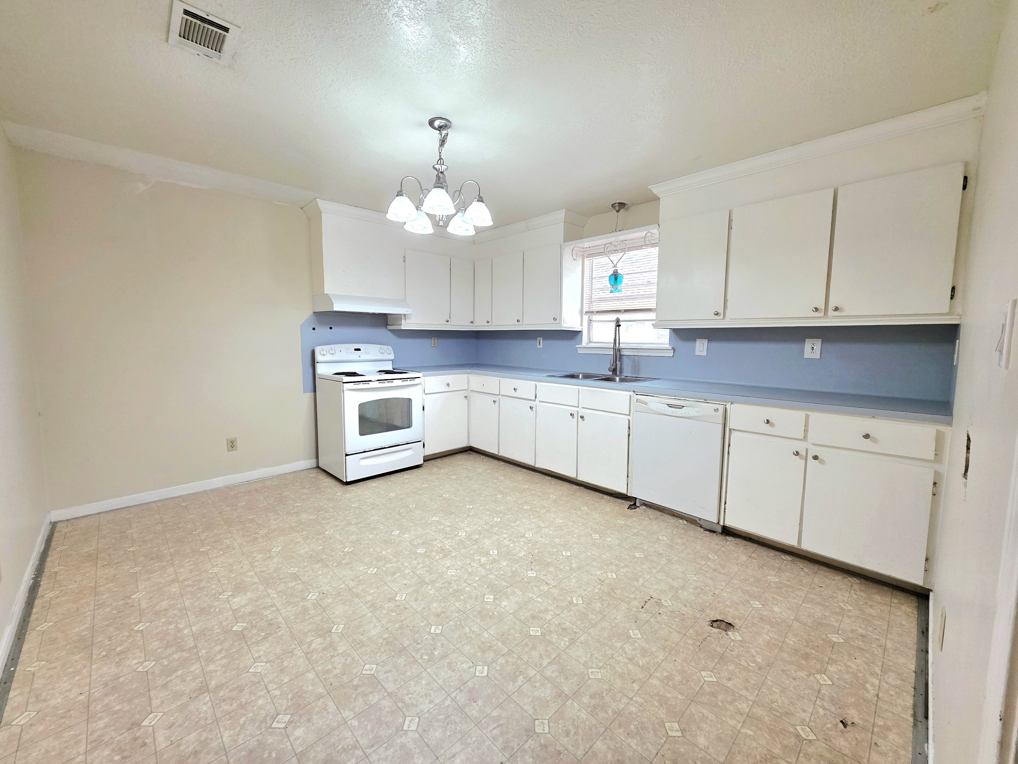 12105 Old County Road Willis, TX 77378 - Photo 6 of 18