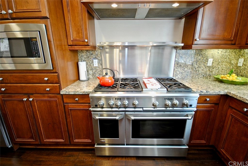 15530 Cardamon Way Tustin, CA 92782 - Photo 23 of 50 6 Burner Range with Custom Rangehood