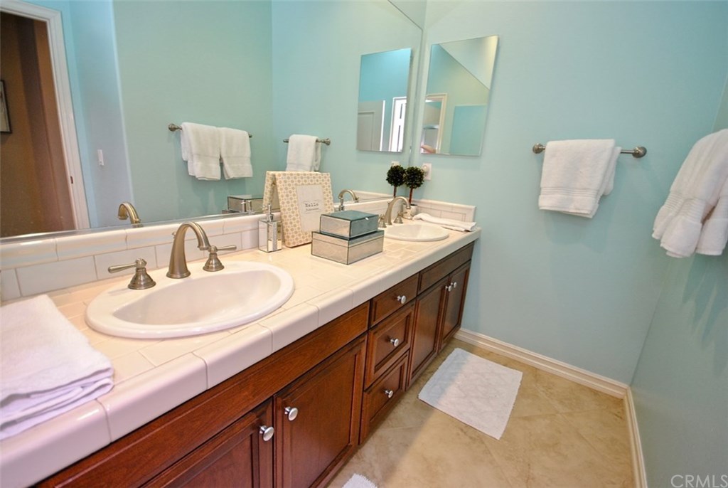 15530 Cardamon Way Tustin, CA 92782 - Photo 42 of 50 2nd Bathroom with Dual Vanity