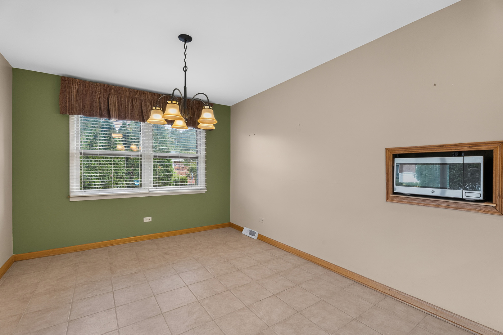 7305 Summit Road Darien, IL 60561 - Photo 11 of 47