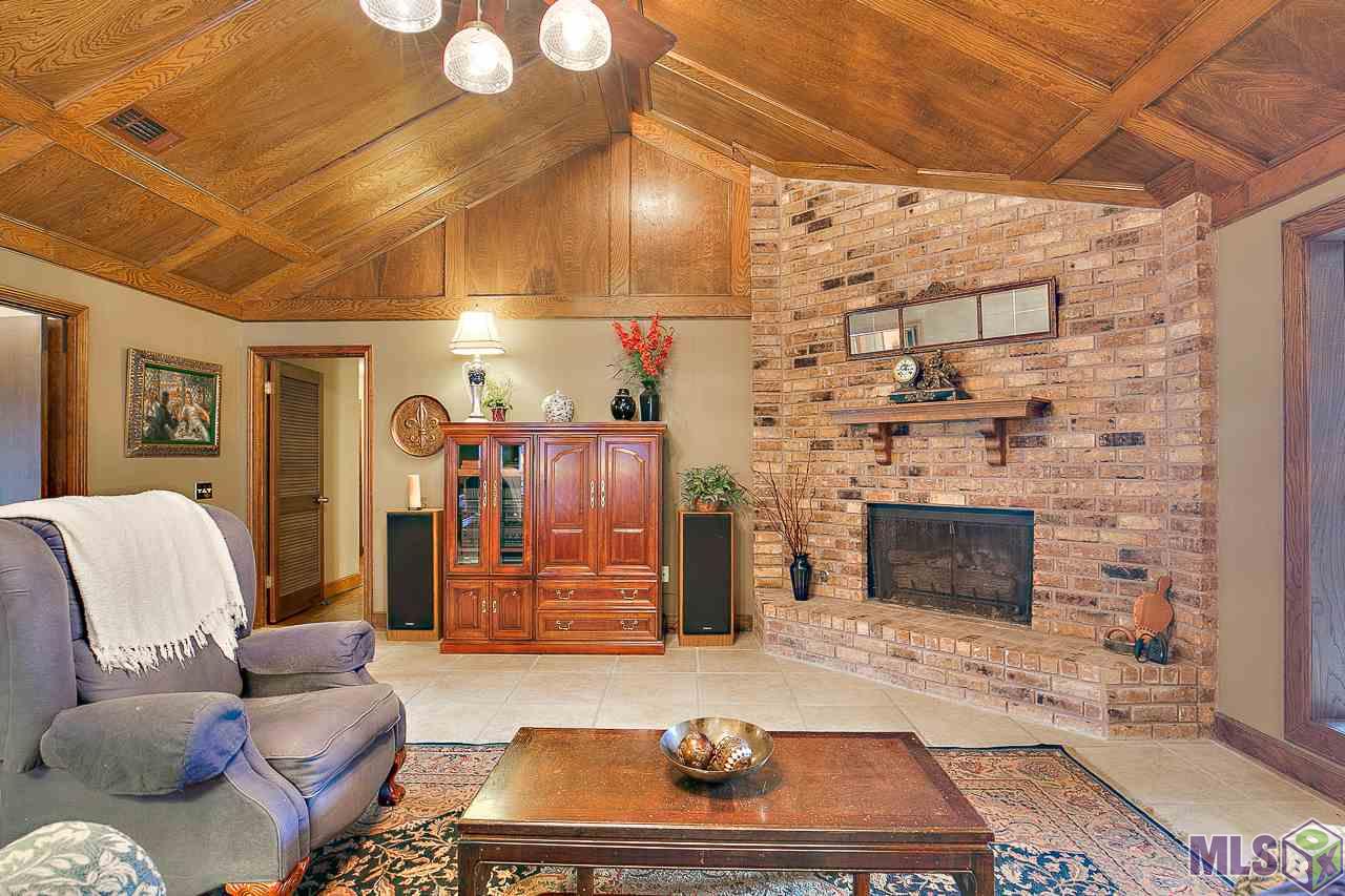 12345 Cardeza Avenue Baton Rouge, LA 70816 - Photo 12 of 20 Additional Living Room View!