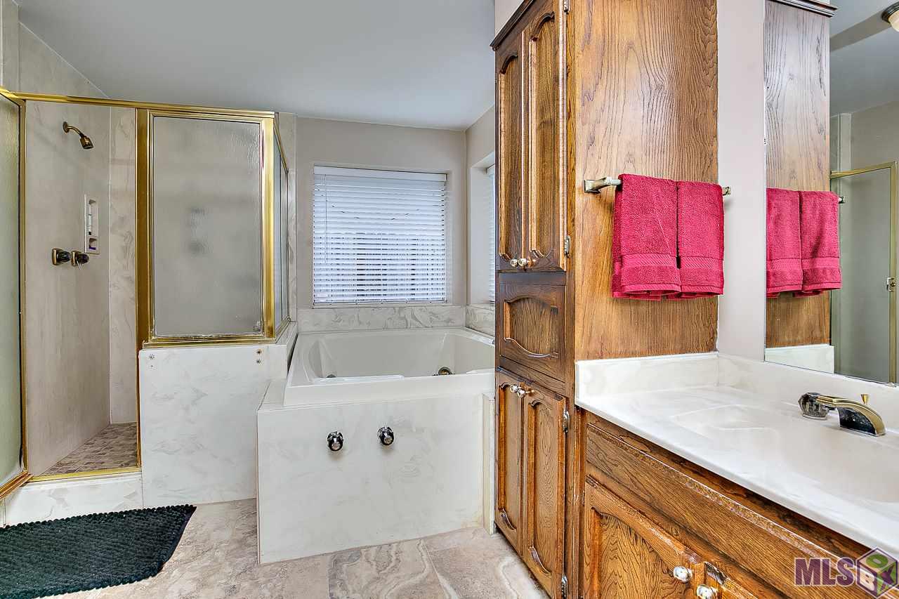 12345 Cardeza Avenue Baton Rouge, LA 70816 - Photo 16 of 20 Masterbath!
