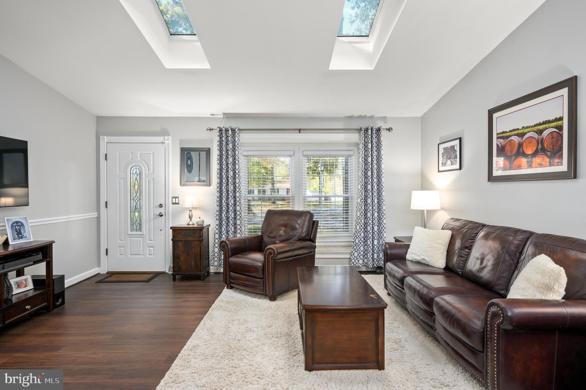 3714 Nile Road Davidsonville, MD 21035 - Photo 7 of 38 Living Room
