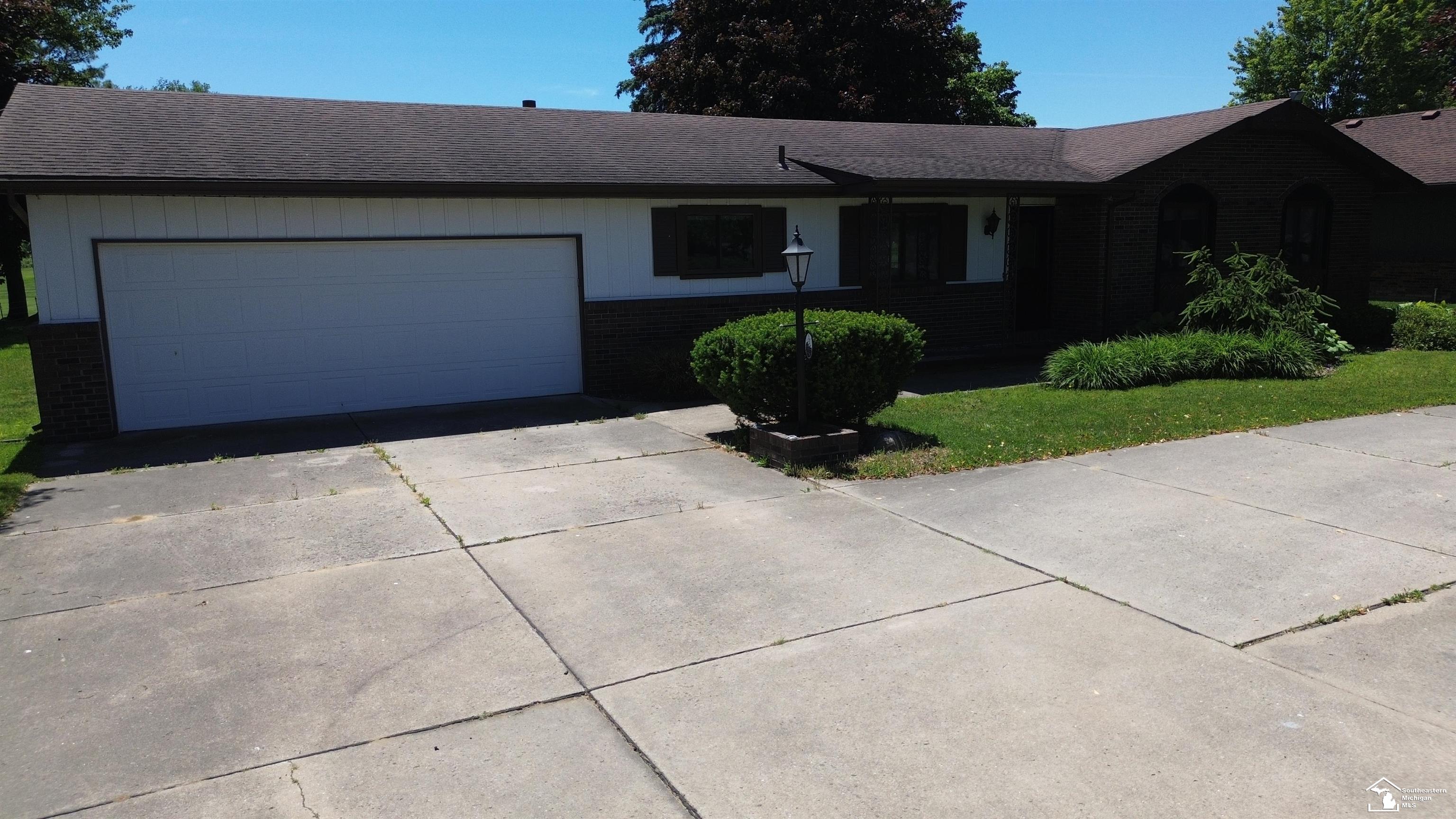 1303 West Erie Road Temperance, MI 48182 - Photo 9 of 30
