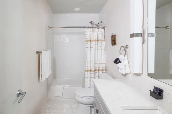 $2,100 | 900 Bartholomew Street, Unit 319, New Orleans, LA 70117